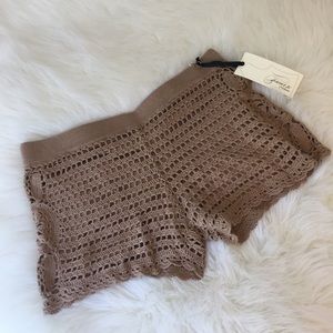 { 💋 crotchet shorts }